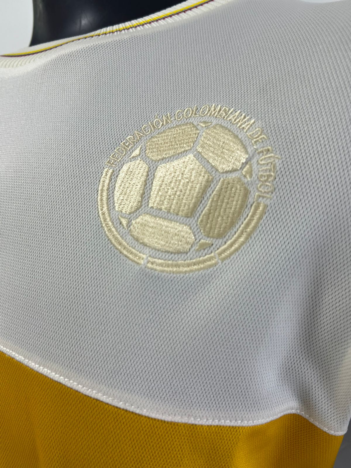 CAMISETA  COLOMBIA CON CAJA REGALO