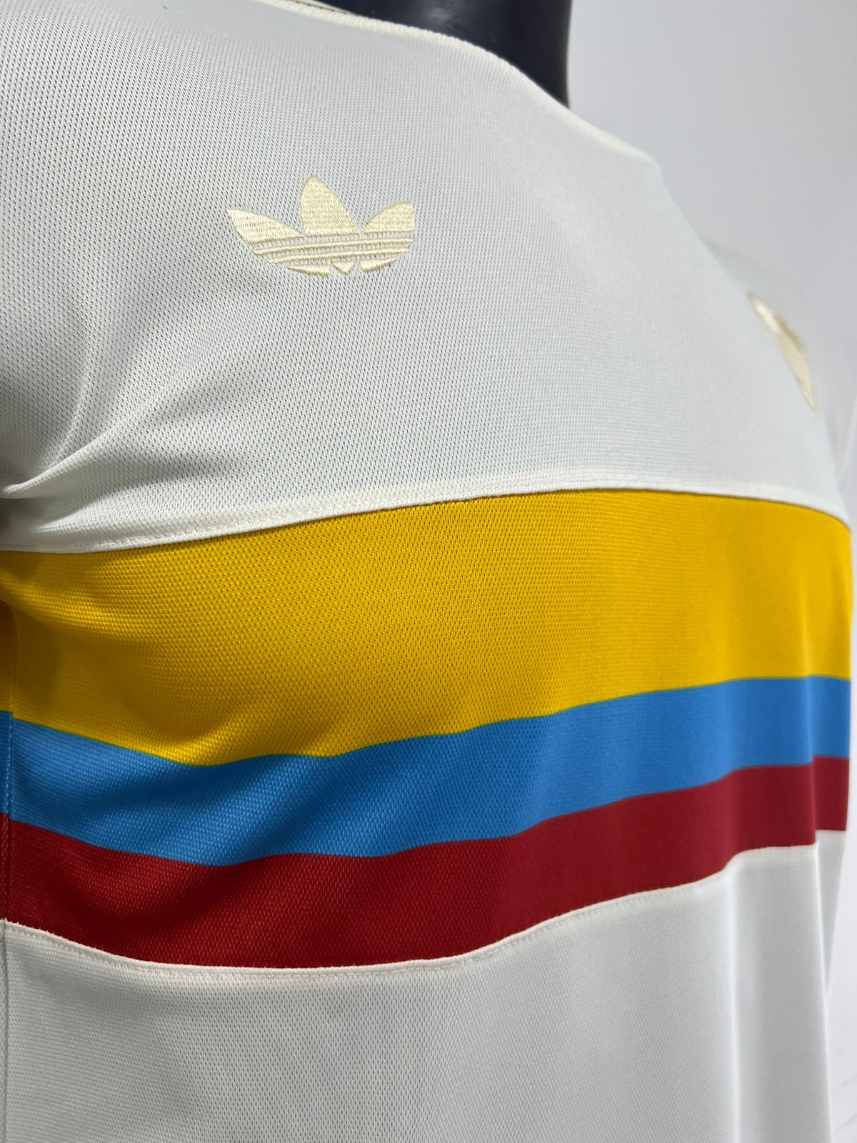 CAMISETA  COLOMBIA CON CAJA REGALO